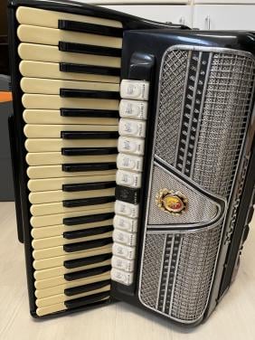 Te Koop Accordeon