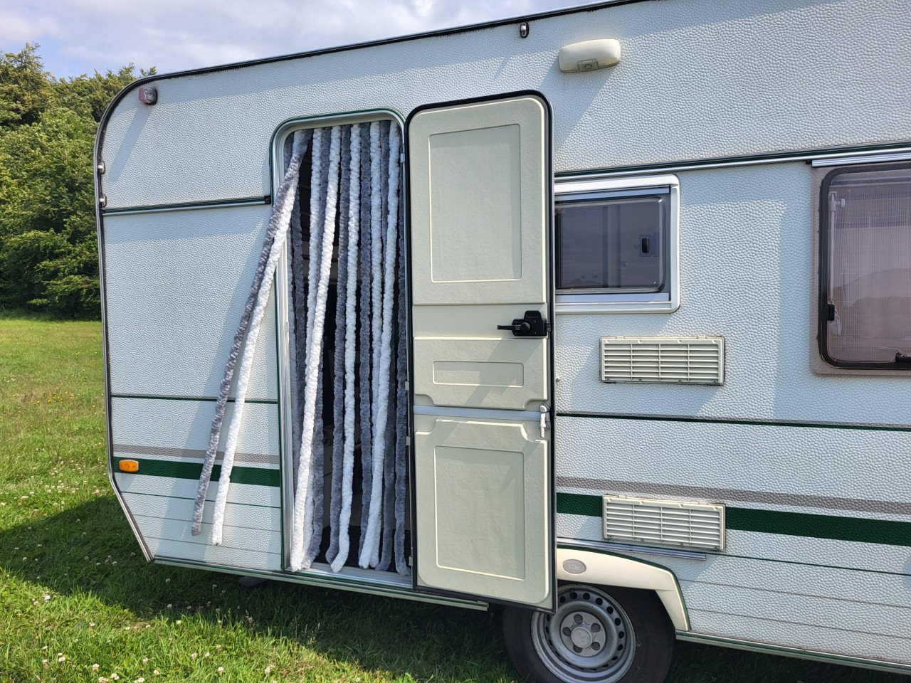 Chateau Chiara caravan 384C 1998