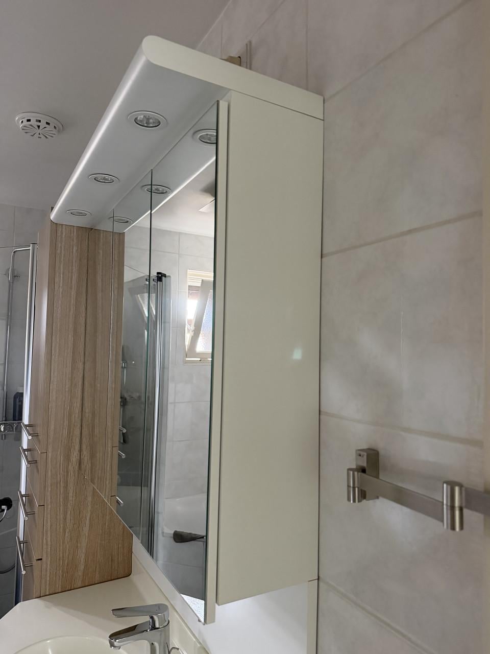 Detremmerie spiegelkast met verlichting en glazen planken