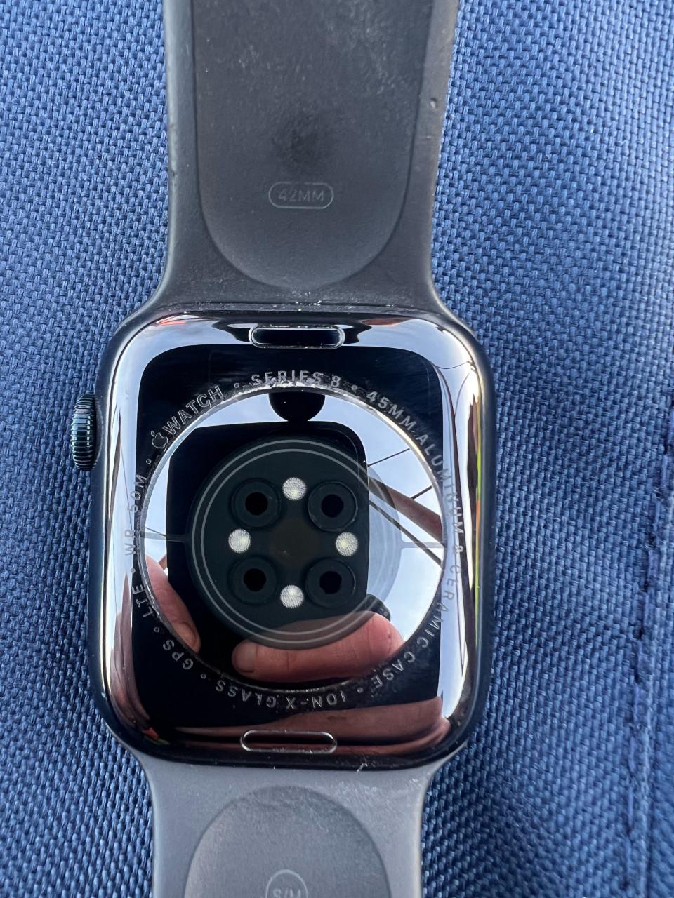Apple Watch Series 8 45mm aluminium met GPS + Cellular.