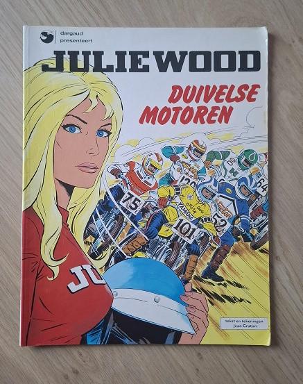 Julie Wood Duivelse Motoren Strip