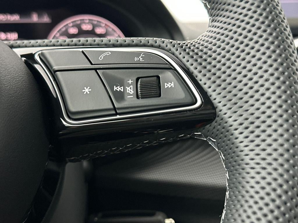 Audi Q2 s edition 35 tfsi 110 kw / 150 pk hatchback 7 vers