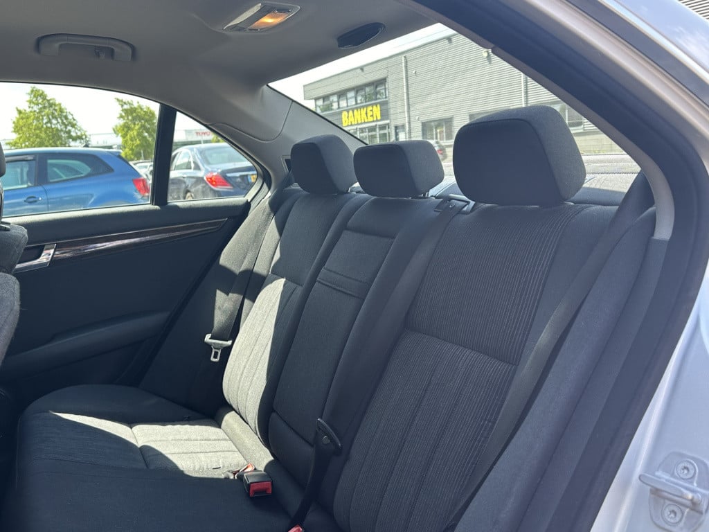 Mercedes-Benz C-Klasse 180 k elegance l stoelverwarming l trekhaak l alarm 