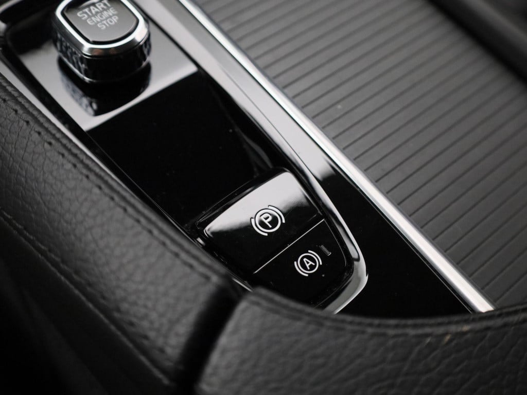 Volvo V90 2.0 b4 momentum business | automaat | navigatie | leder | apple c