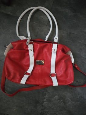 Tas rood leer Valentino in zeer goede conditie. Bieden mag 45x25 cm