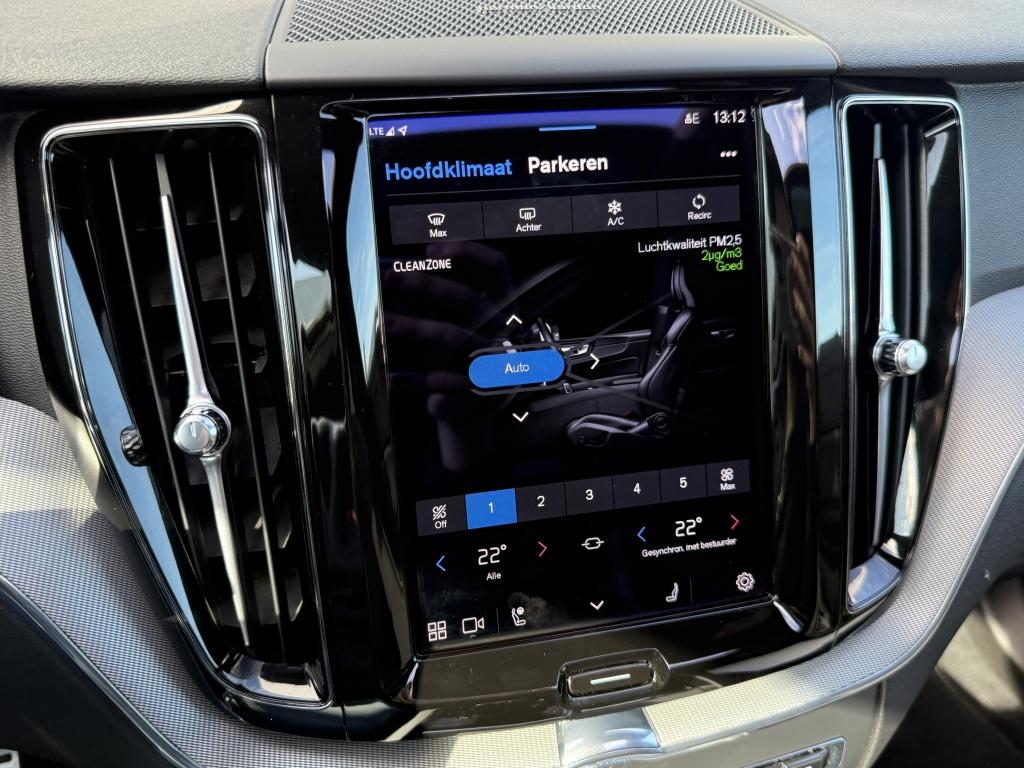 Volvo XC60 t6 398pk recharge dark r-design| panodak| adap.cruise| head-up|