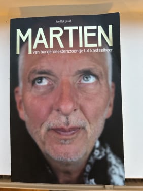 Boek: Martien - van burgemeesterszoon tot kasteelheer.