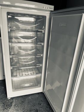 Vrieskast 133x60 cm. 6 laden energieklasse A+ 185 liter