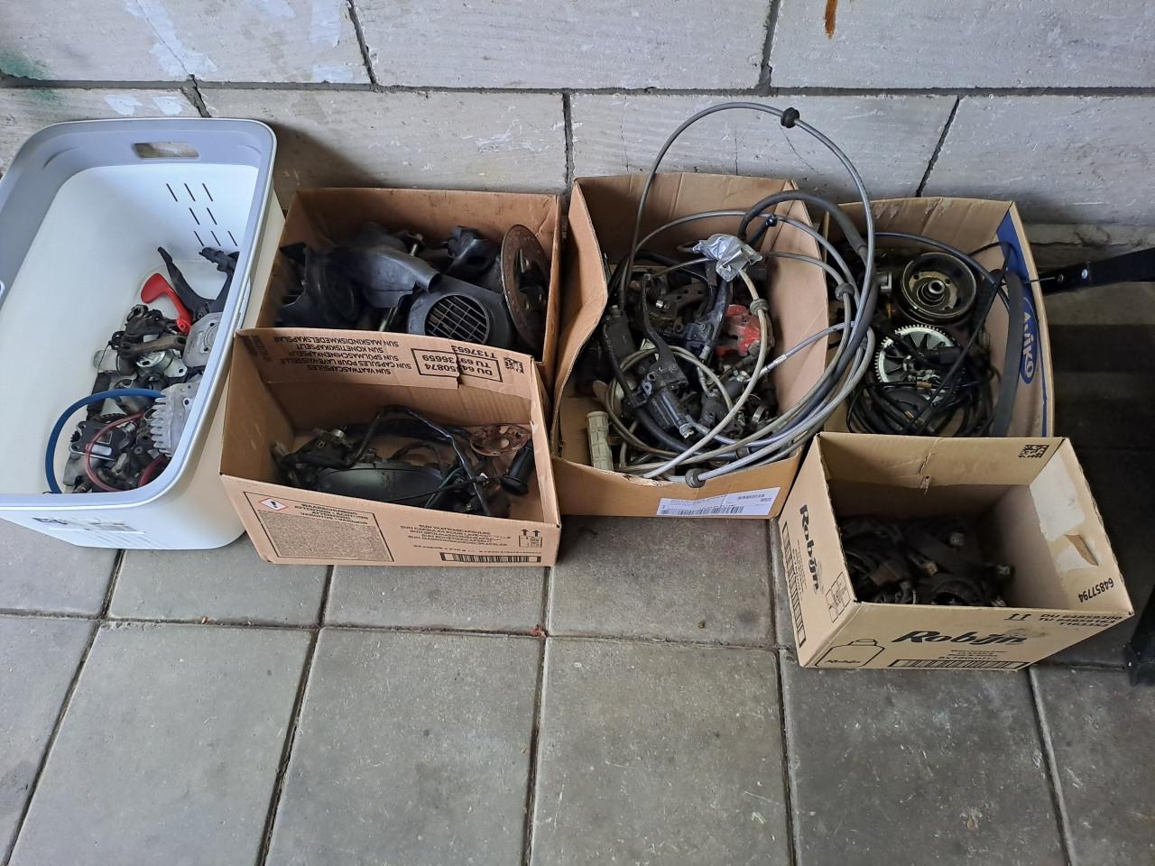 Te koop onderdelen peugeot vivacity 2 takt koopje