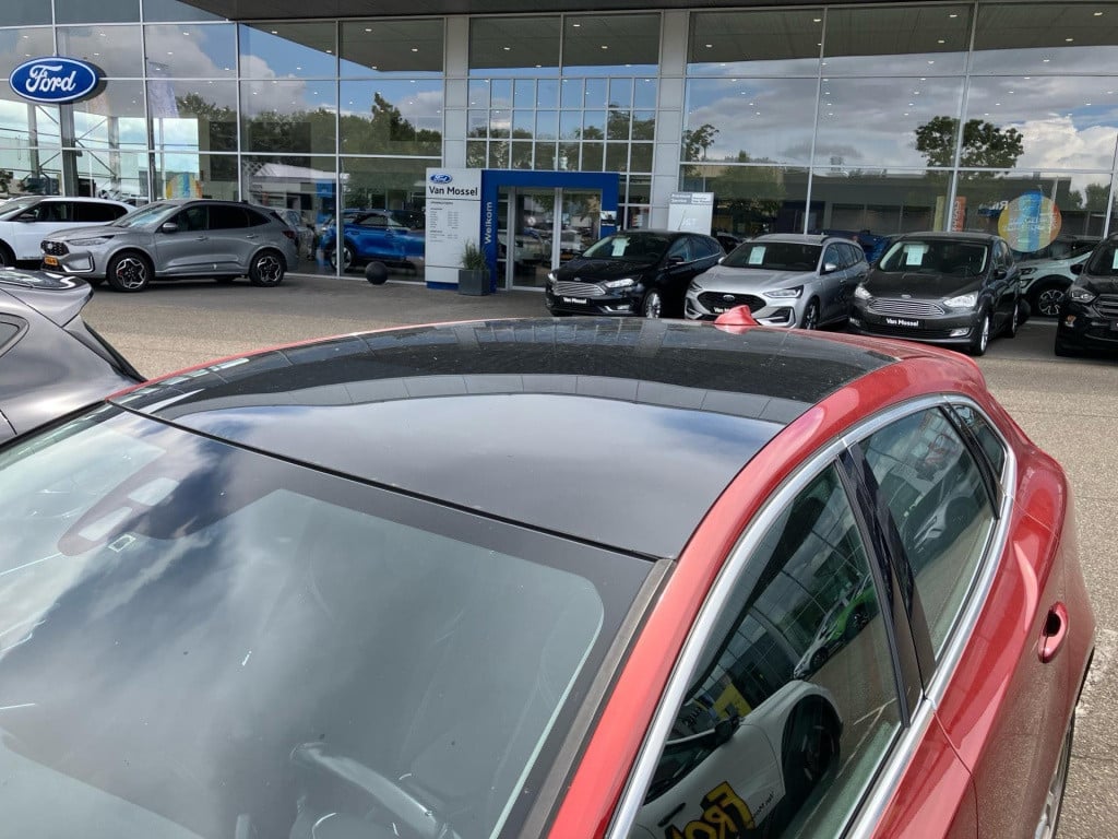 Volvo V40 2.0 t3 momentum | panoramadak | navigatie | cruise control | trek
