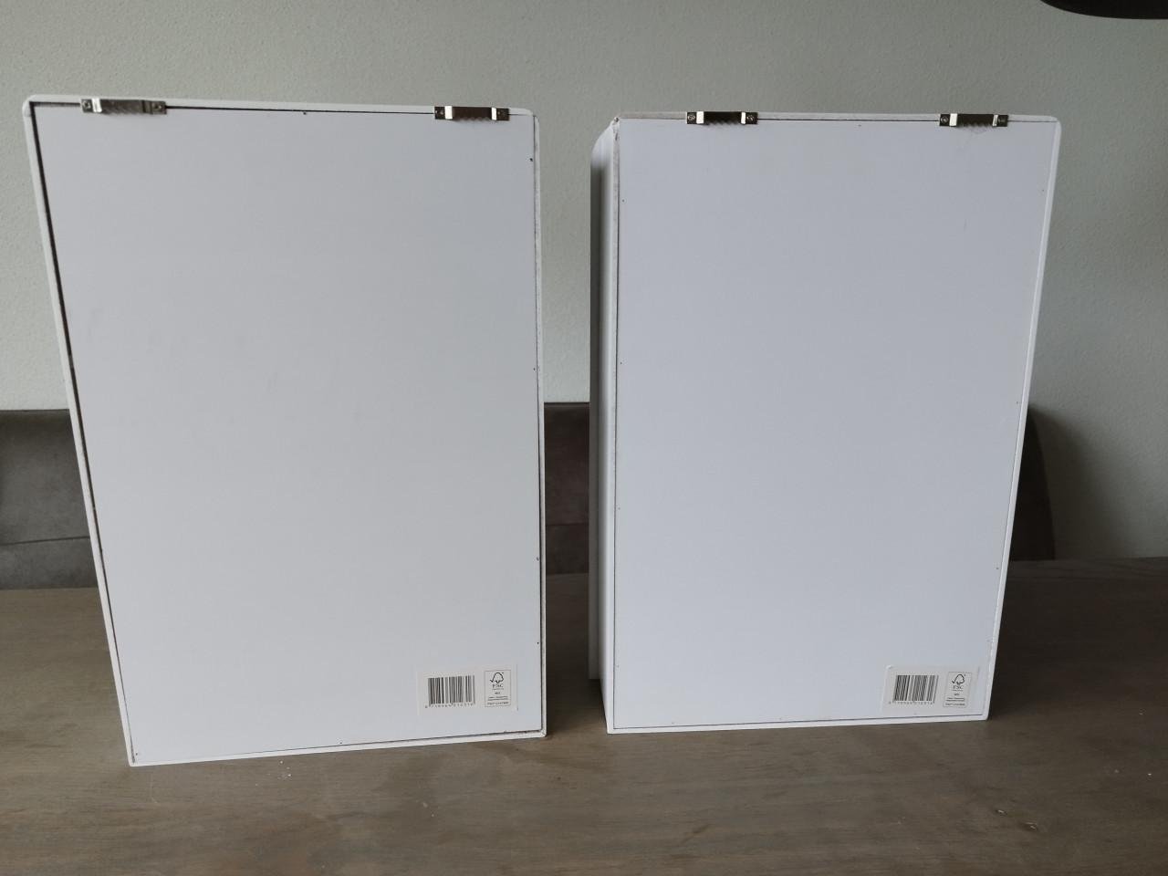 NIEUW 2 witte wandkastjes