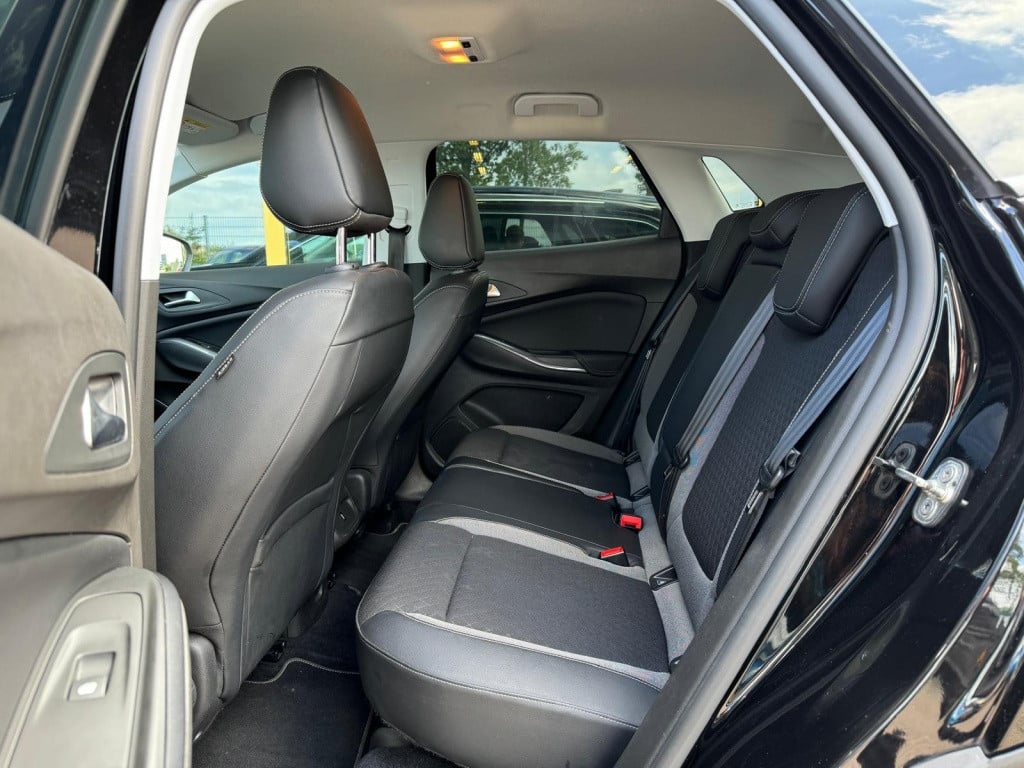 Opel Grandland X 1.2 turbo bus. ex.