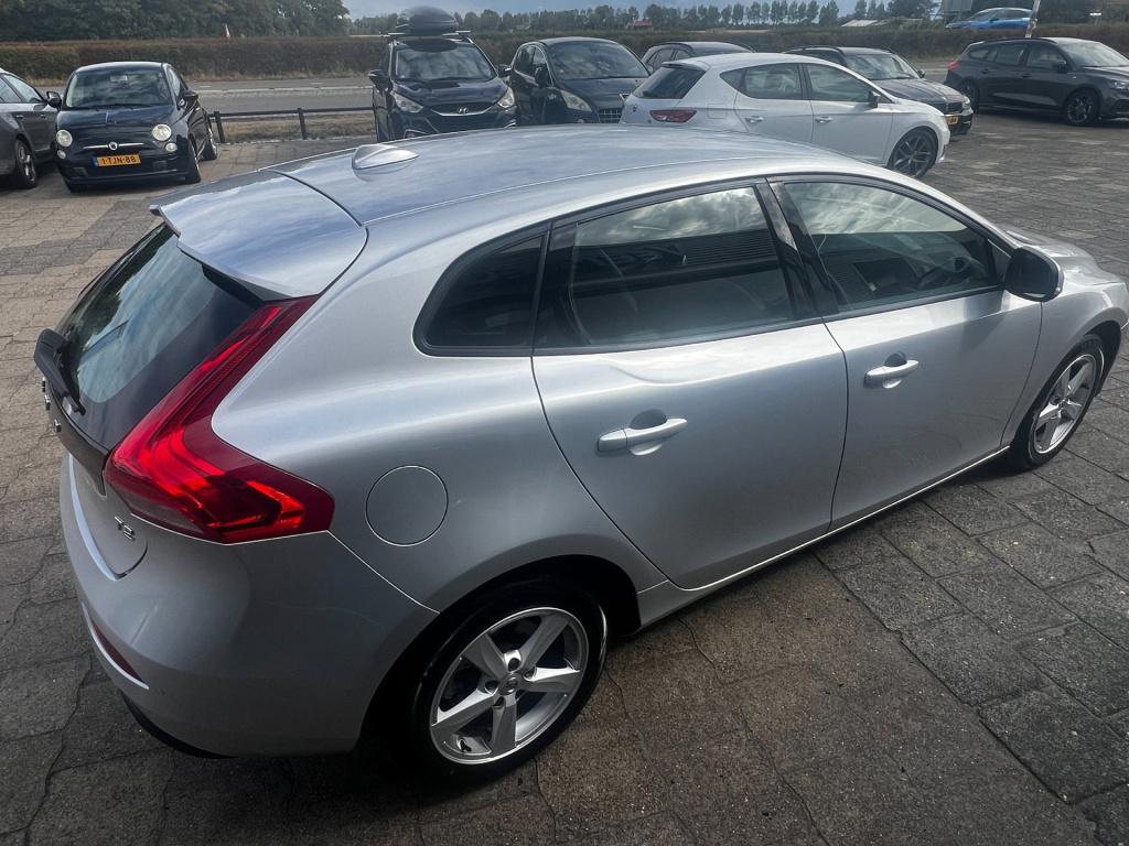 Volvo V40 2.0 t2 momentum, navi, afn. trekhaak enz...