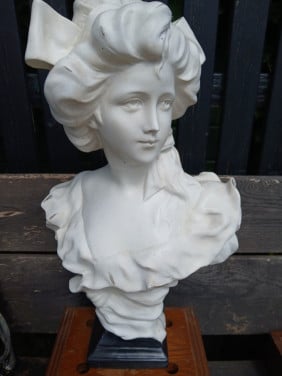 Brocante buste