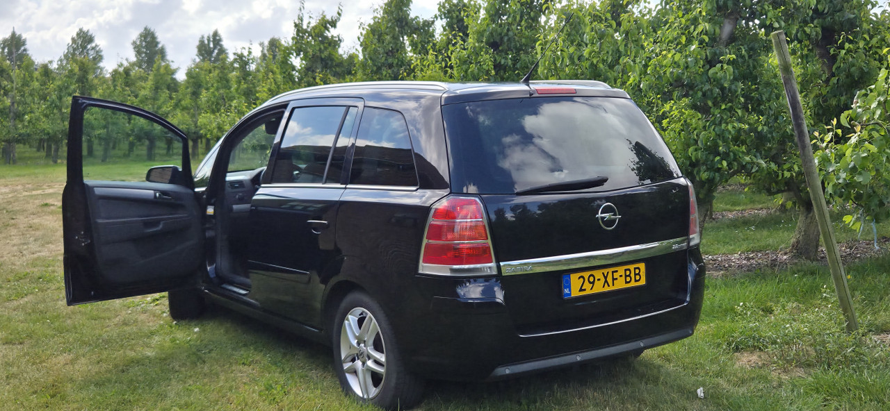 Opel Zafira 2007 2.2 Direct