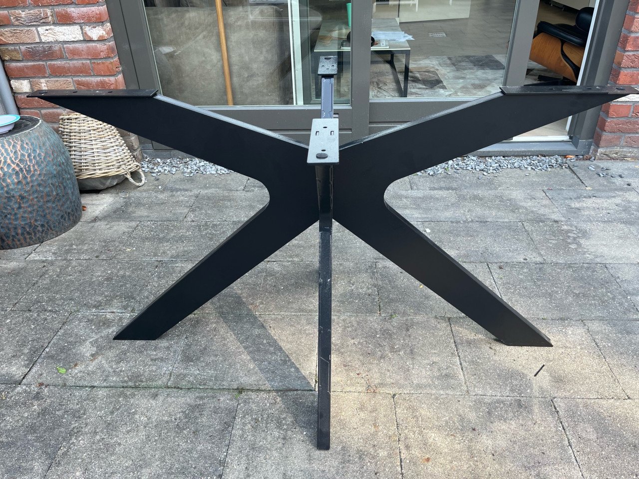 Metalen onderstel voor eettafel