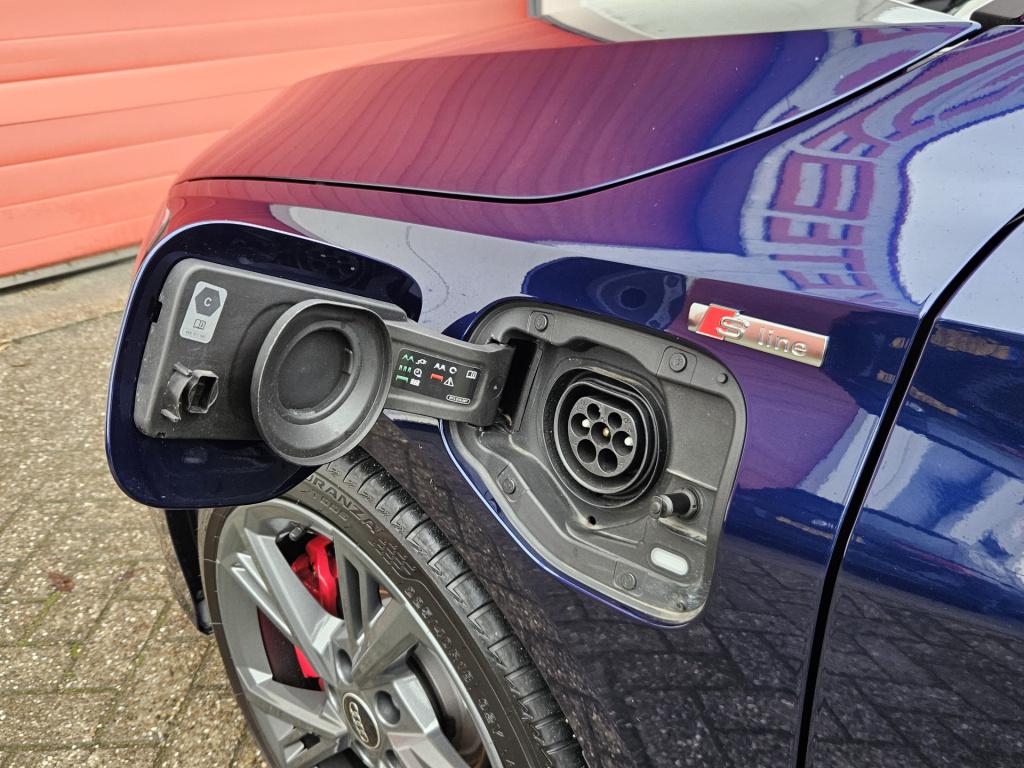 Audi A3 sportback 45 tfsi e s-line competition | b/o | memory