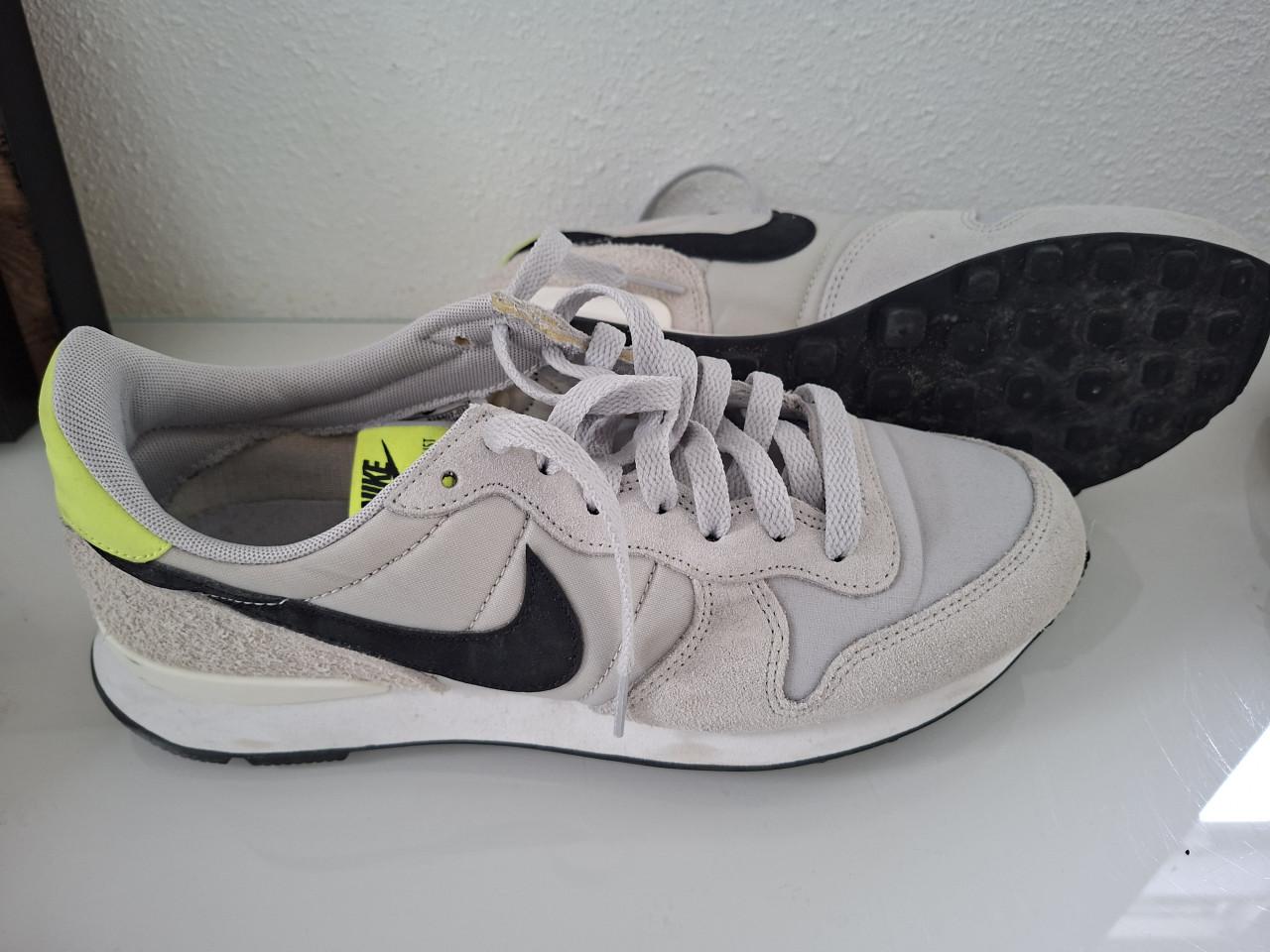 Sneakers Nike maat 41 licht grijs