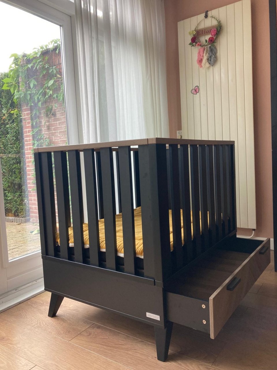 Interbaby box zwart met lade en incl matras