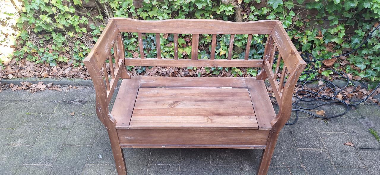 Massief houten tuinbankje met opbergruimte onder opklapbare zitting