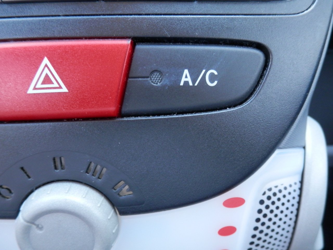 Auto Garant Biedt Aan: Peugeot 107 1.0 12v XS