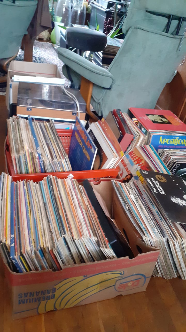 100 x *** SINGELTJES *** 45 toeren + 100 x LP's + CD's 100 x