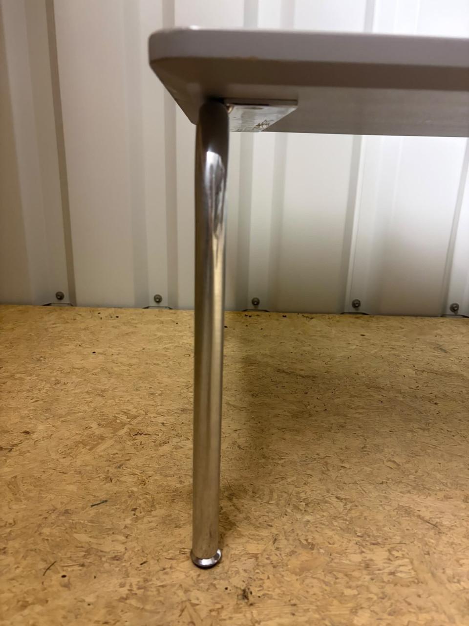 Mooie grijze salontafel
