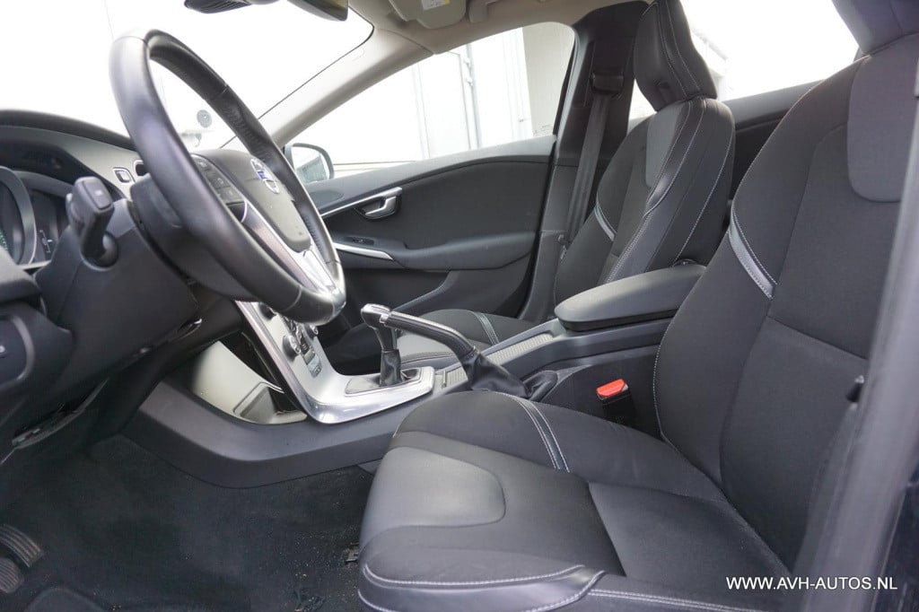 Volvo V40 2.0 d2 summum business