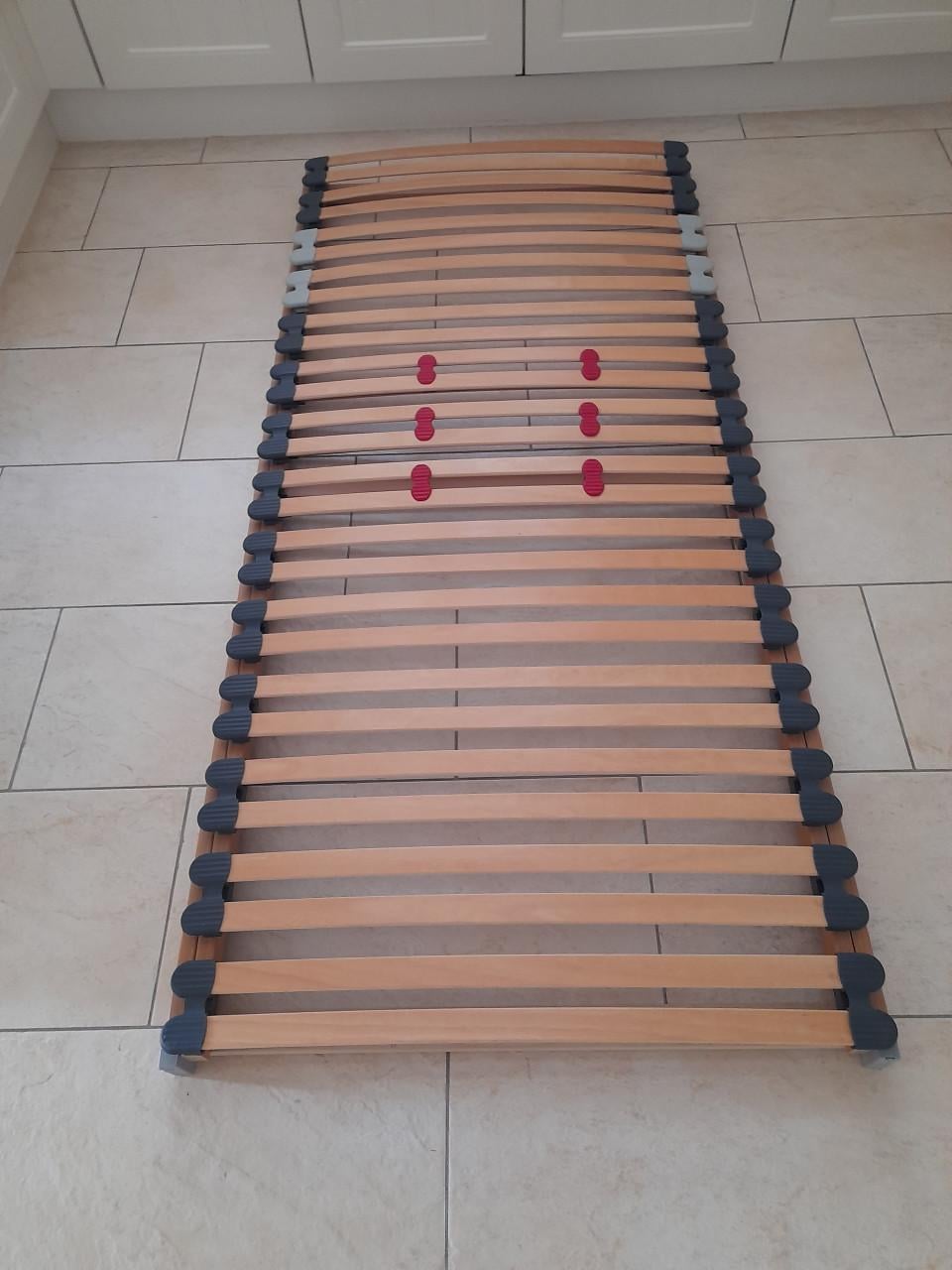 Stevige lattenbodem 90 x 200 (in goede staat )
