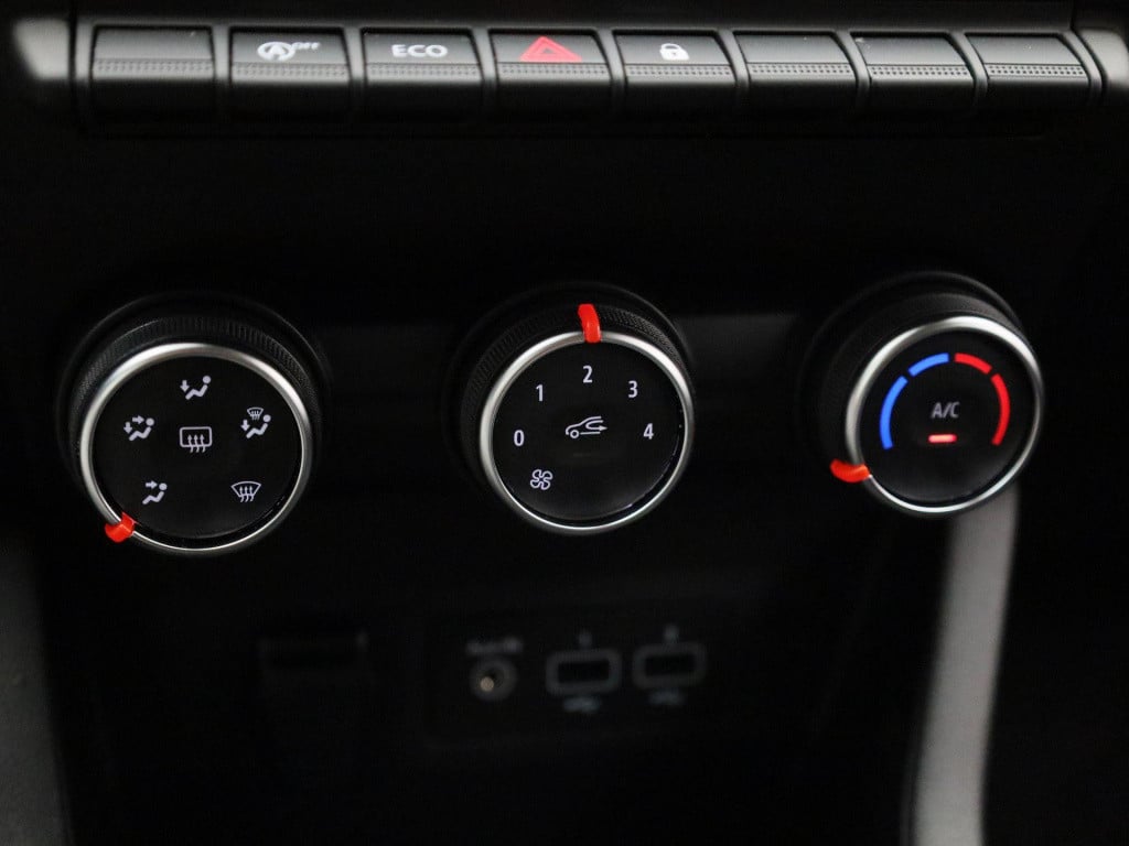 Renault Clio 1.0 tce zen | lage km stand! | navigatie | apple carplay / and