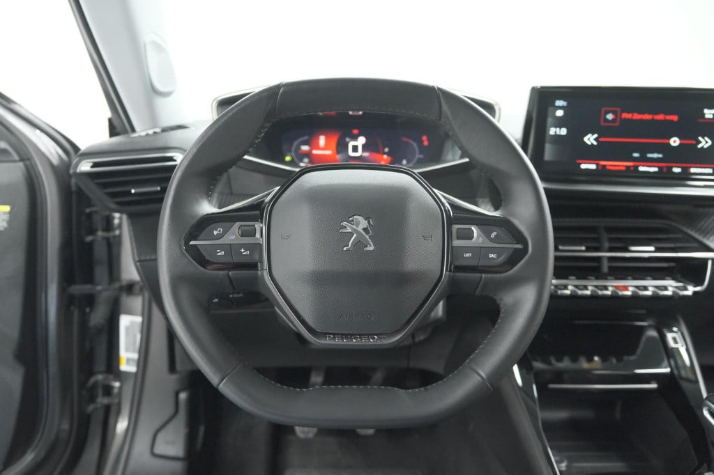 Peugeot 2008 puretech 102 allure pack | camera | apple carplay | parkeersen