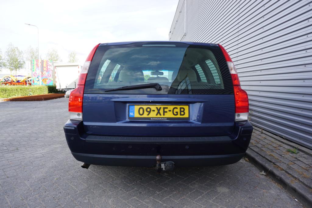 Volvo V70 2.4d edition airco / cruise / elektr. ramen / trekhaak / lm velge