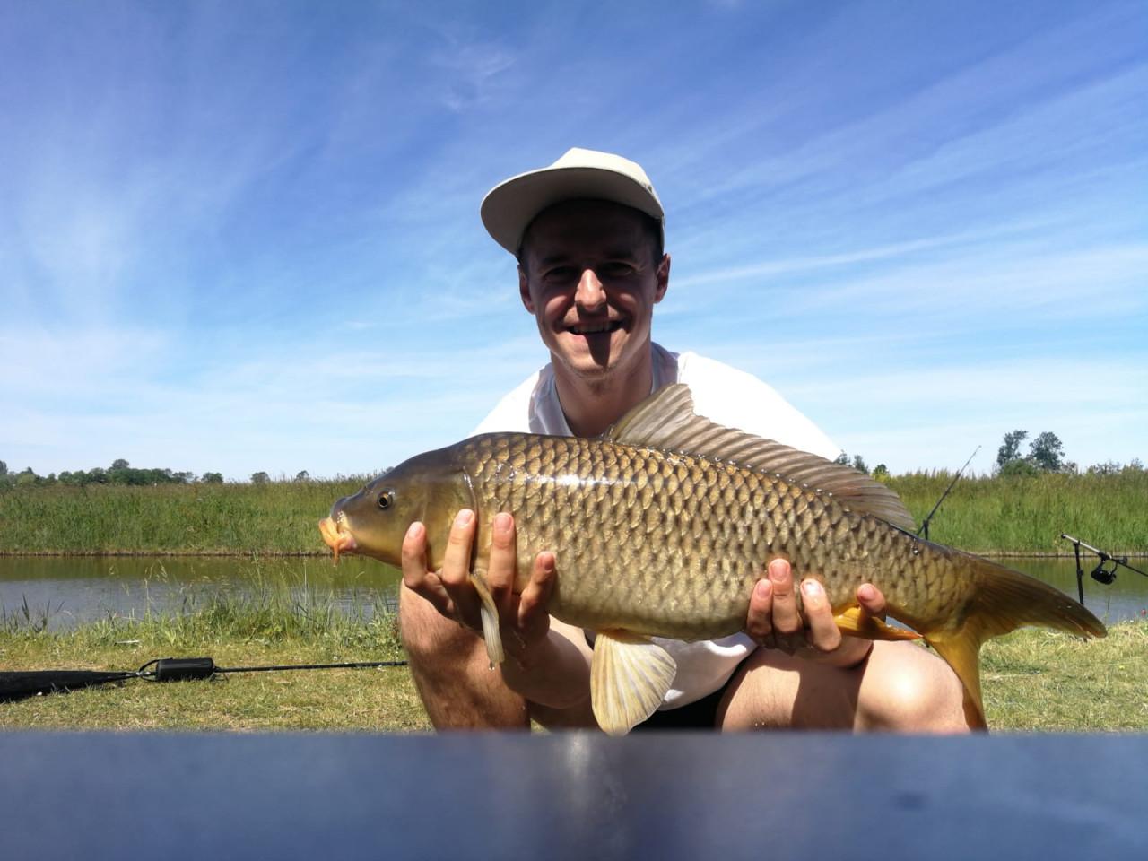 Sportvissers voor € 17,50 een jaarvergunning voor 2 hengels 3hengels €25,00