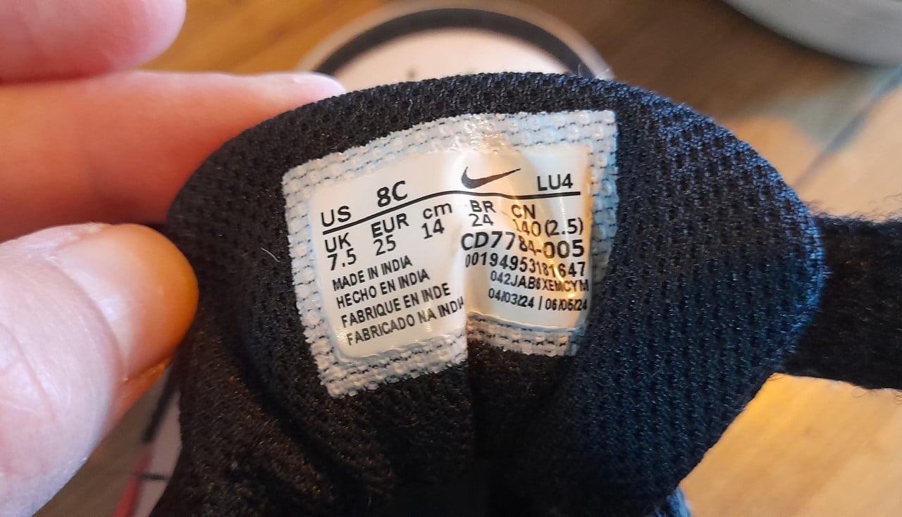 Nike meisjesschoenen maat 25