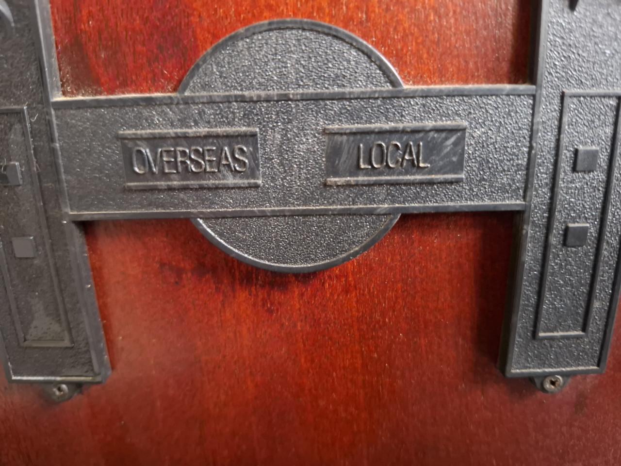 Zeer apart: radio in de vorm een oude telefooncel