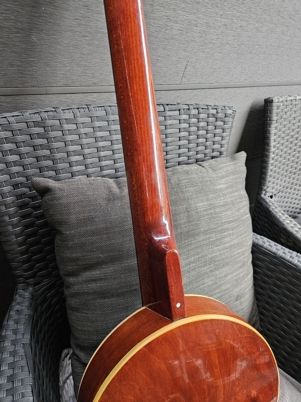 Prachtig vintage massief houten banjo met 6 snaren....