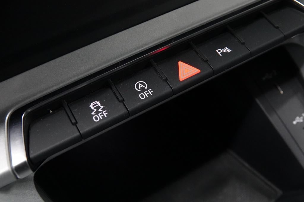 Audi Q3 35 tfsi | acc | carplay | pdc |