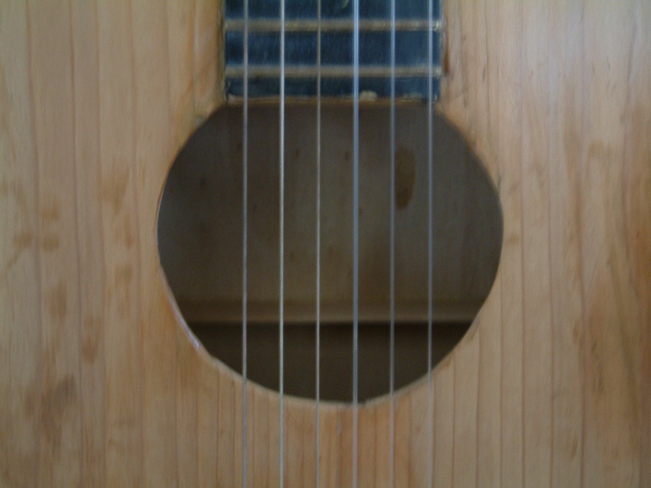 Zeldzame klassieke jumbo gitaar  nylon snaren  ceder boven blad