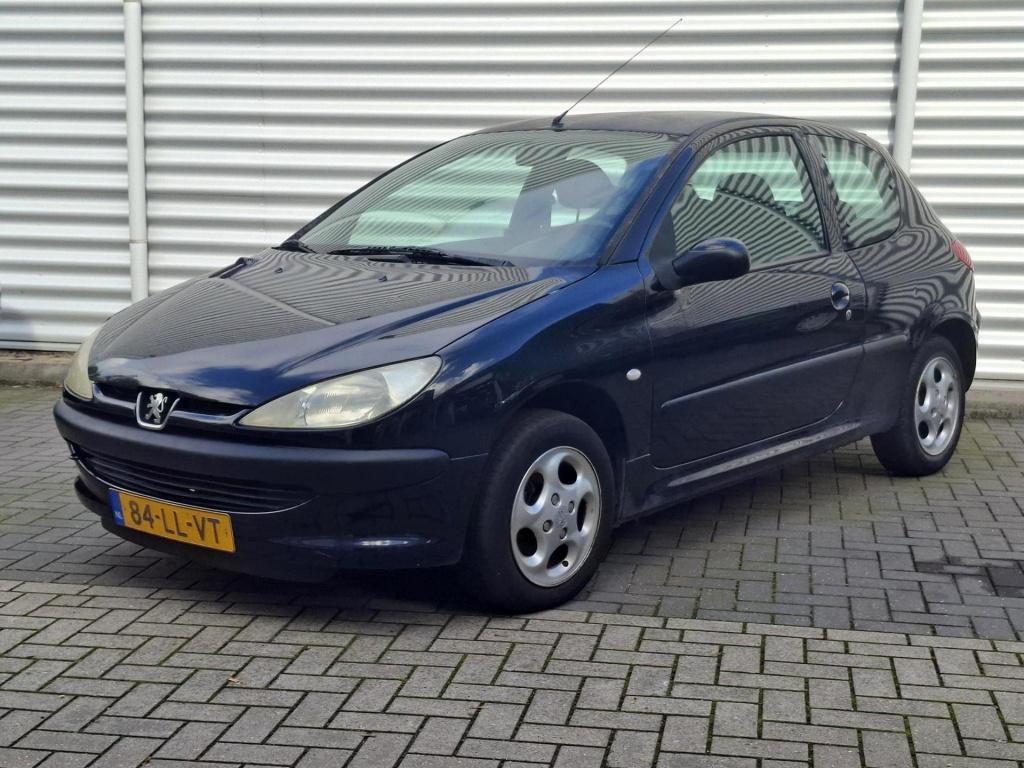 Peugeot 206 1.4i x-line lmv/trekhaak nieuwe apk