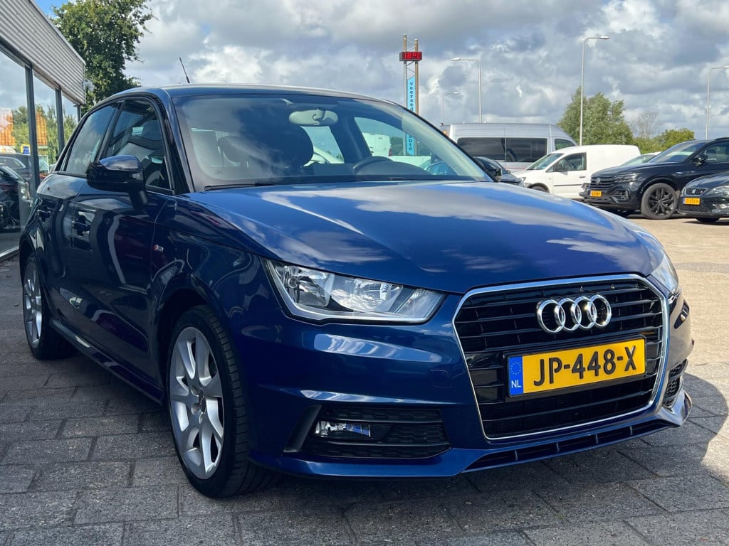 Audi A1 Sportback 1.0 tfsi adrenalin, s-line, navi enz...