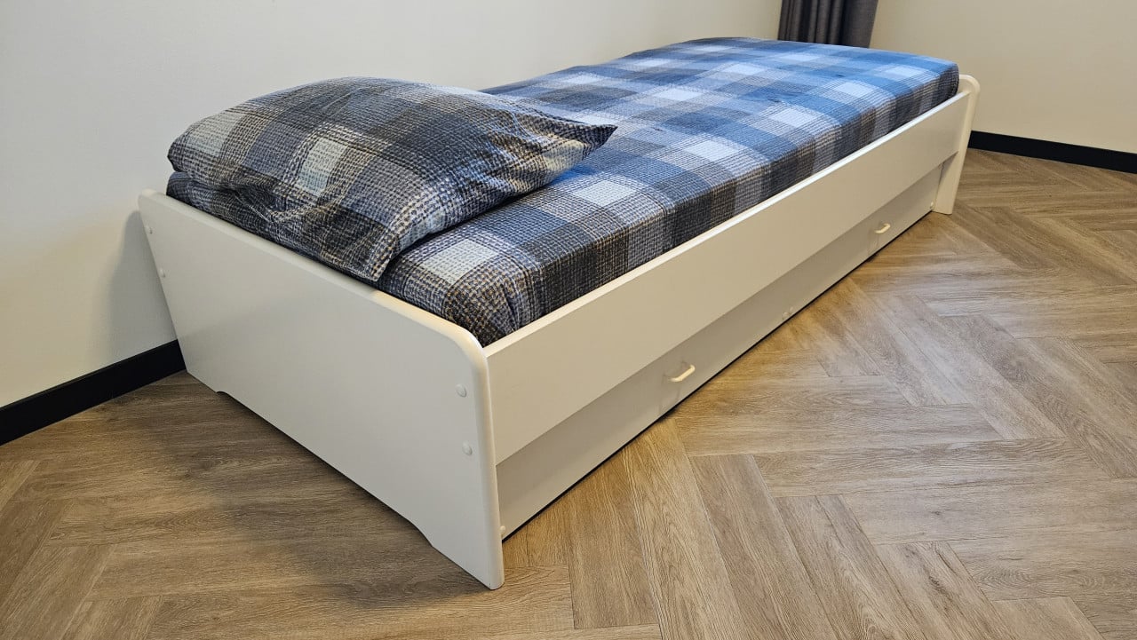 Onderschuif bed ( lade op wielen ) inclusief matrassen