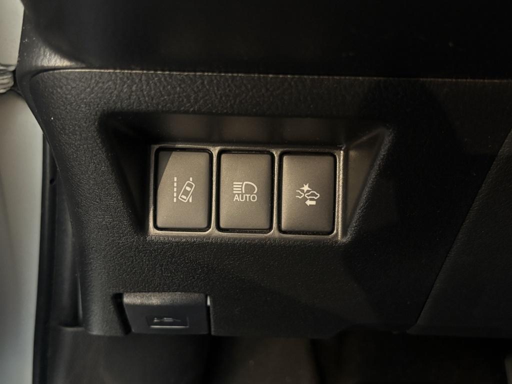 Toyota Yaris 1.5 hybrid bi-tone