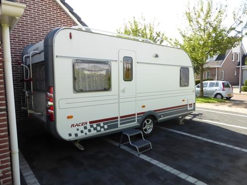 Caravan Homestar Racer 45 UTF, in zeer goede staat; bed 215×145cm!