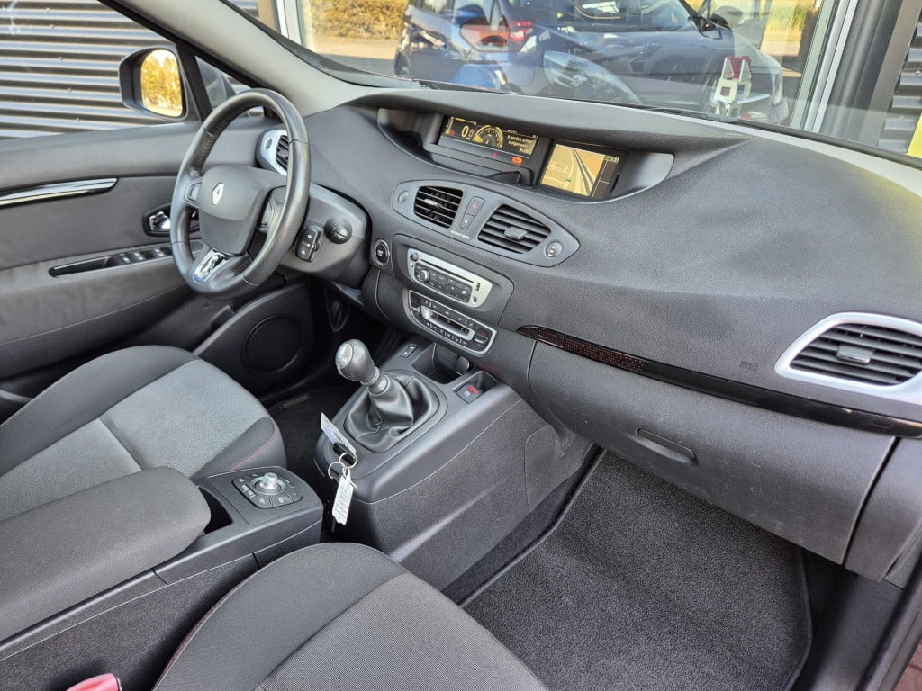 Renault Scenic 1.6 110 expression navigatie, clima, trekhaak, all seasonban