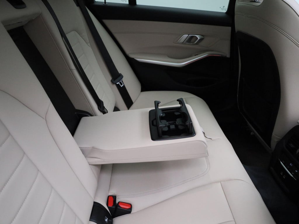 BMW 3-serie touring 318i business edition plus | automaat | lmv | panorama 