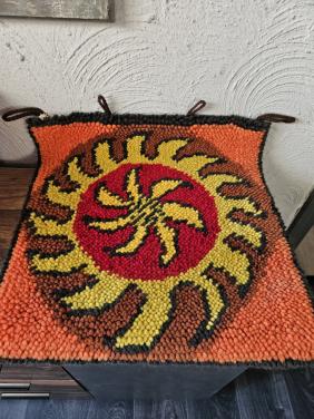 Vintage handgemaakt smyrna wandkleed jaren 70 retro zon