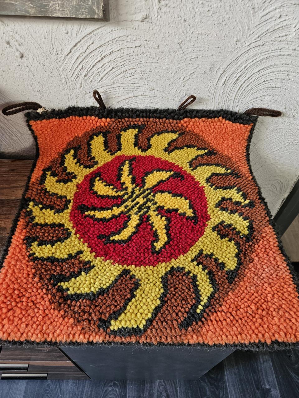 Vintage handgemaakt smyrna wandkleed jaren 70 retro zon