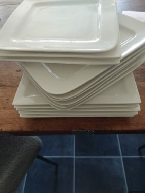 Gratis ophalen: witte vierkante borden