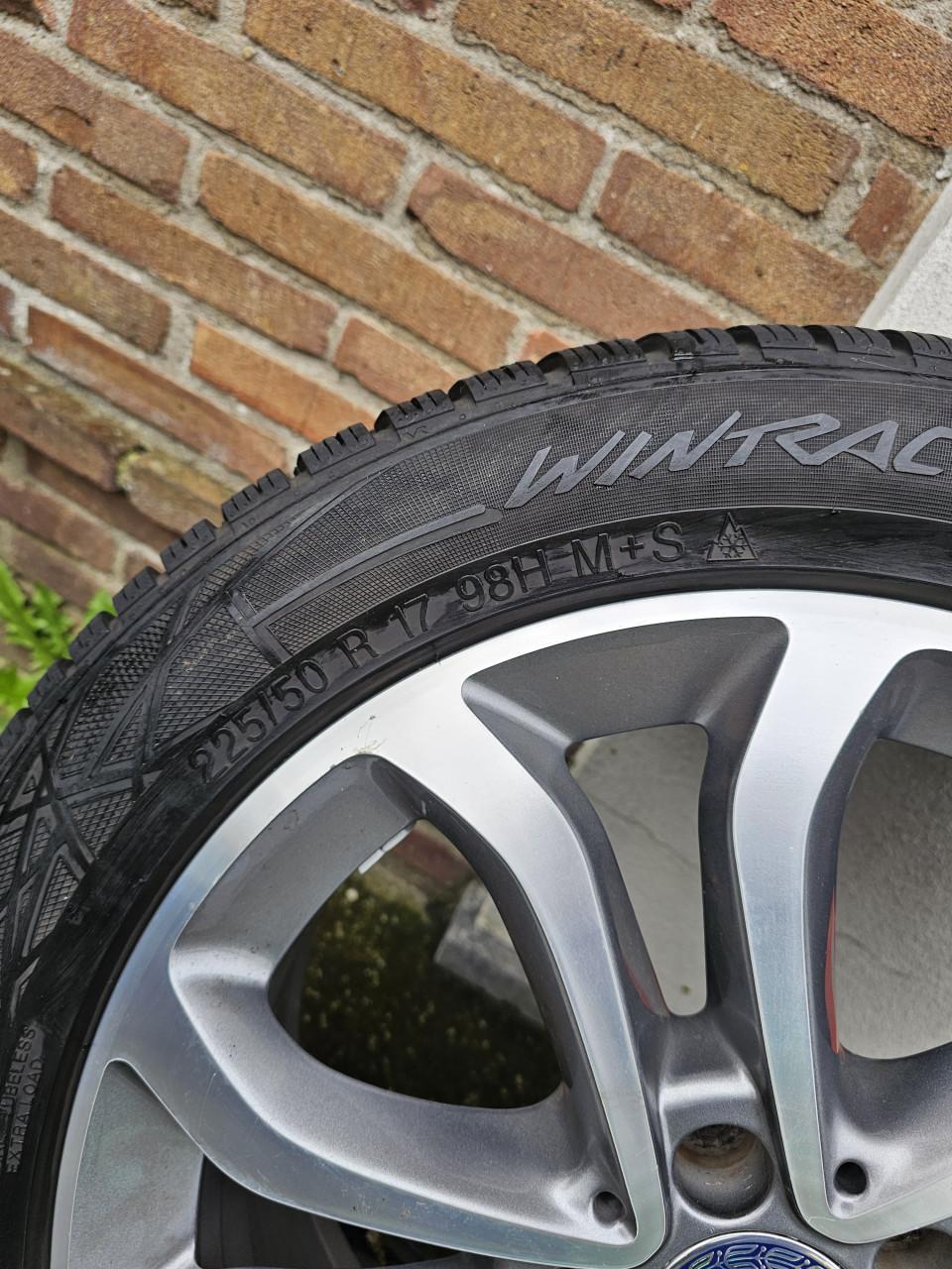 17" Mercedes Breedset Winterbanden + TPMS | Vredestein