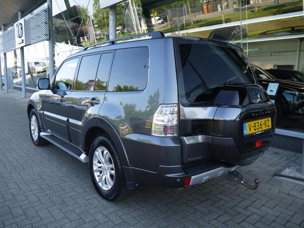 Mitsubishi Pajero 3.2 lwb instyle|trekhaak|achteruitrijcamera|rijklaar